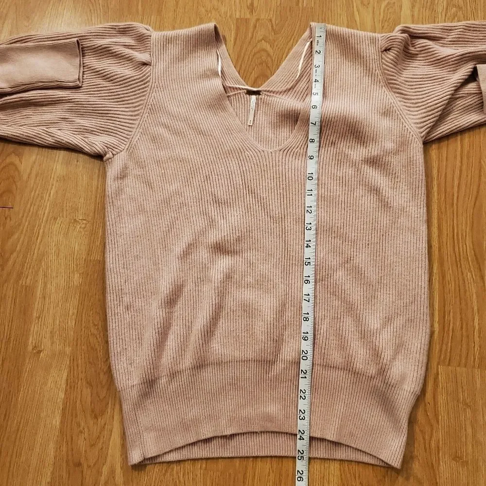 Free People Gingersnap Sweater sz Medium in Pink